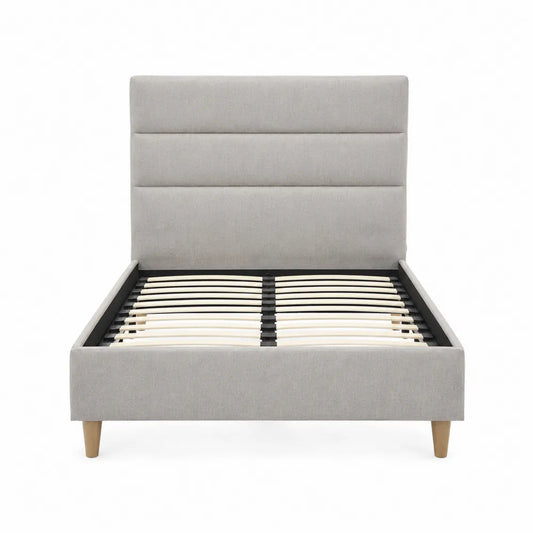 Letto matrimoniale in tessuto grigio con doghe in legno 200x160 cm